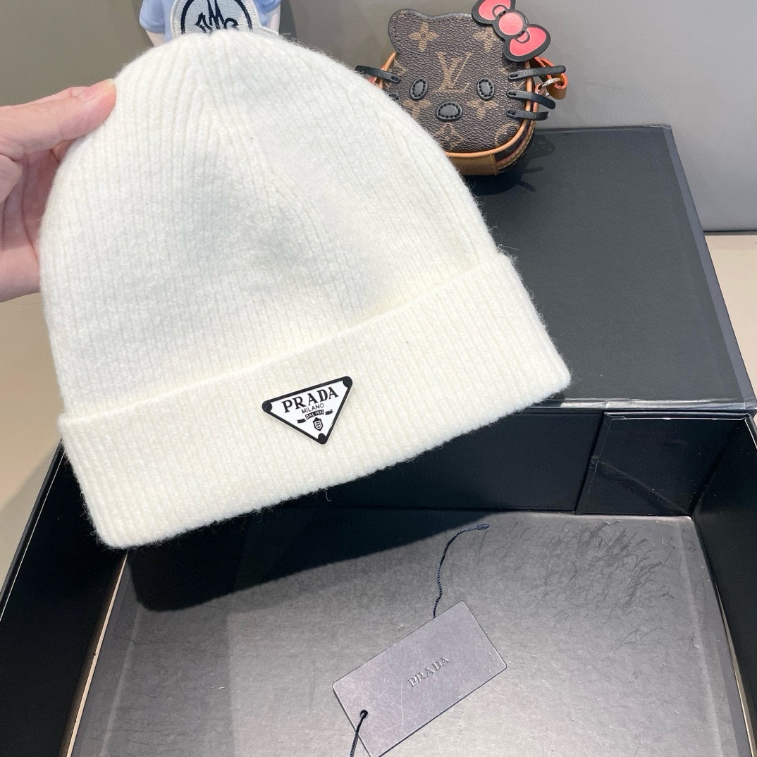  普拉达 Prada 🫓最新三角标 针织帽毛线帽女宽松冷帽，秋冬季保暖加厚 新款护耳针织帽
