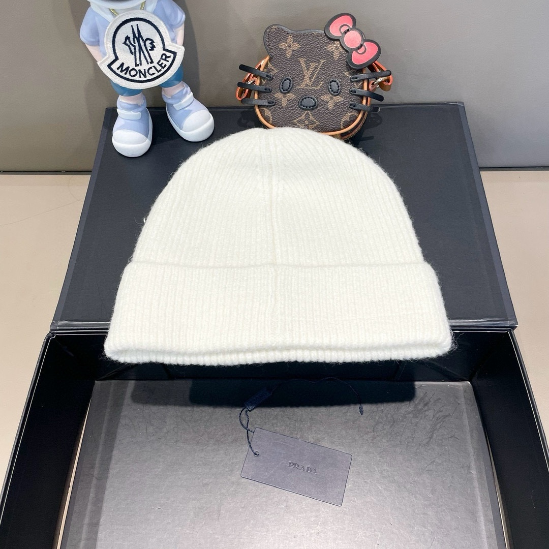 普拉达 Prada 🫓最新三角标 针织帽毛线帽女宽松冷帽，秋冬季保暖加厚 新款护耳针织帽