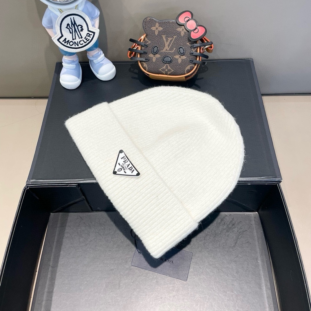  普拉达 Prada 🫓最新三角标 针织帽毛线帽女宽松冷帽，秋冬季保暖加厚 新款护耳针织帽