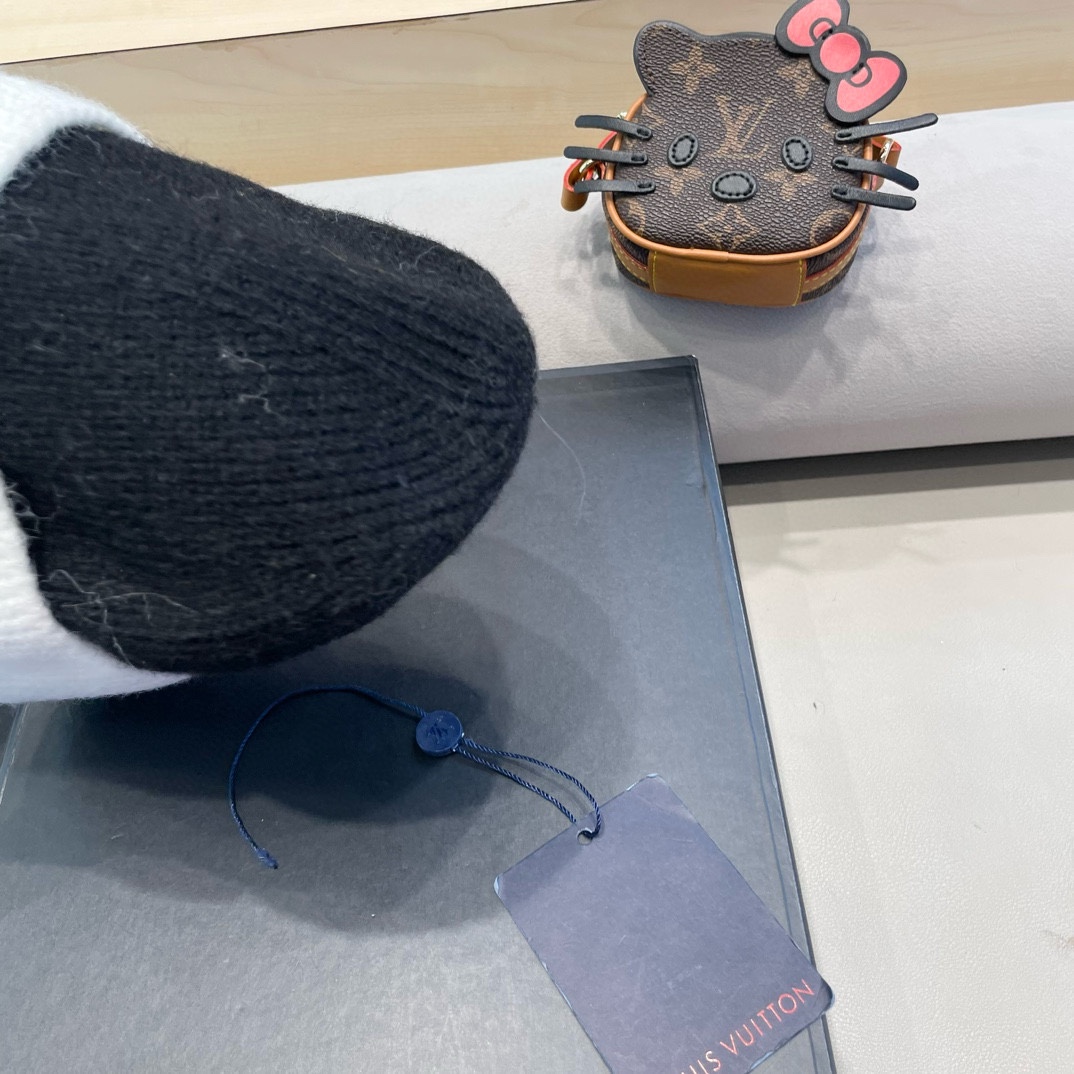  路易威登lv双拼色双层加厚保暖毛线帽子女冬韩版潮ins减龄显脸小情侣针织帽