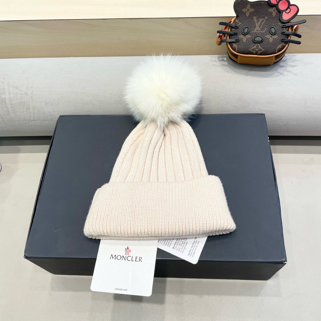  蒙口 带球针织毛线帽！小姐姐的冬日最爱～随便搭配什么衣服都好看！又减龄又显可爱的一款～颜色很多，随心百