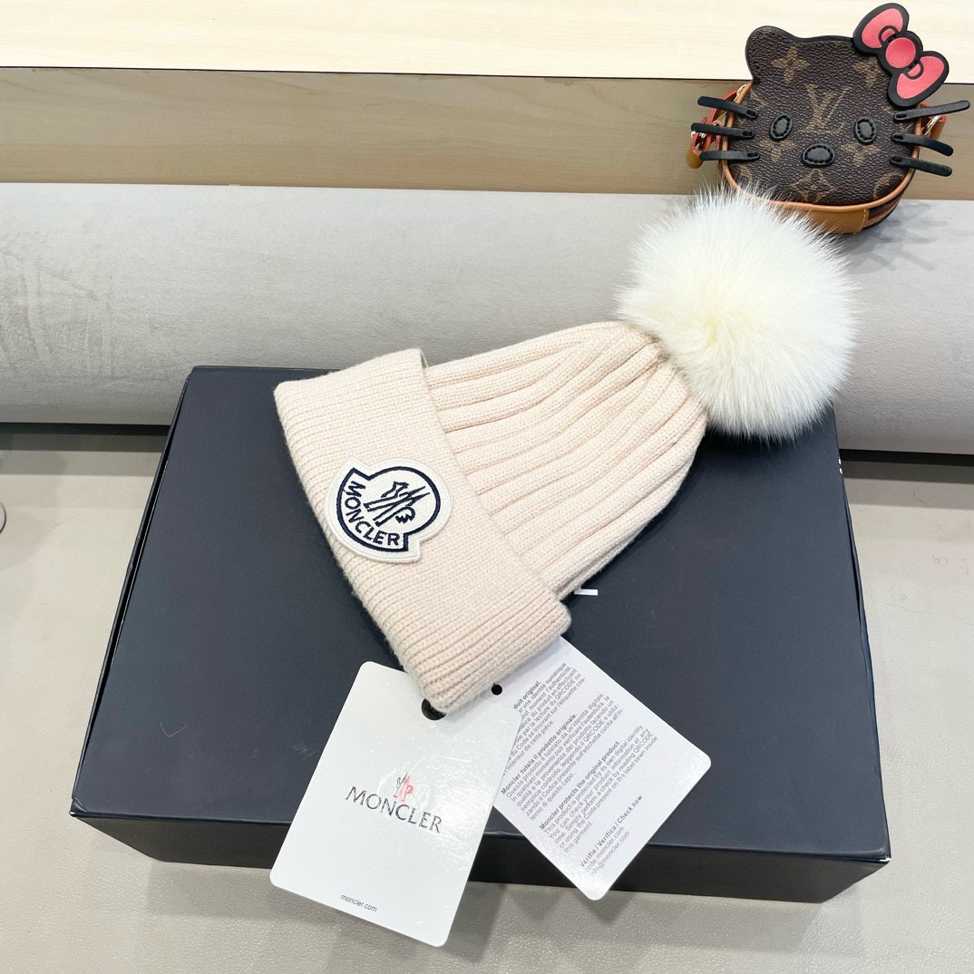  蒙口 带球针织毛线帽！小姐姐的冬日最爱～随便搭配什么衣服都好看！又减龄又显可爱的一款～颜色很多，随心百