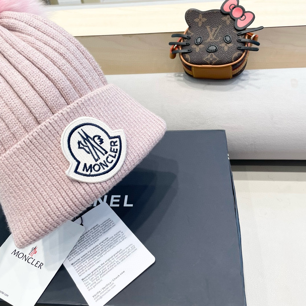  蒙口 带球针织毛线帽！小姐姐的冬日最爱～随便搭配什么衣服都好看！又减龄又显可爱的一款～颜色很多，随心百