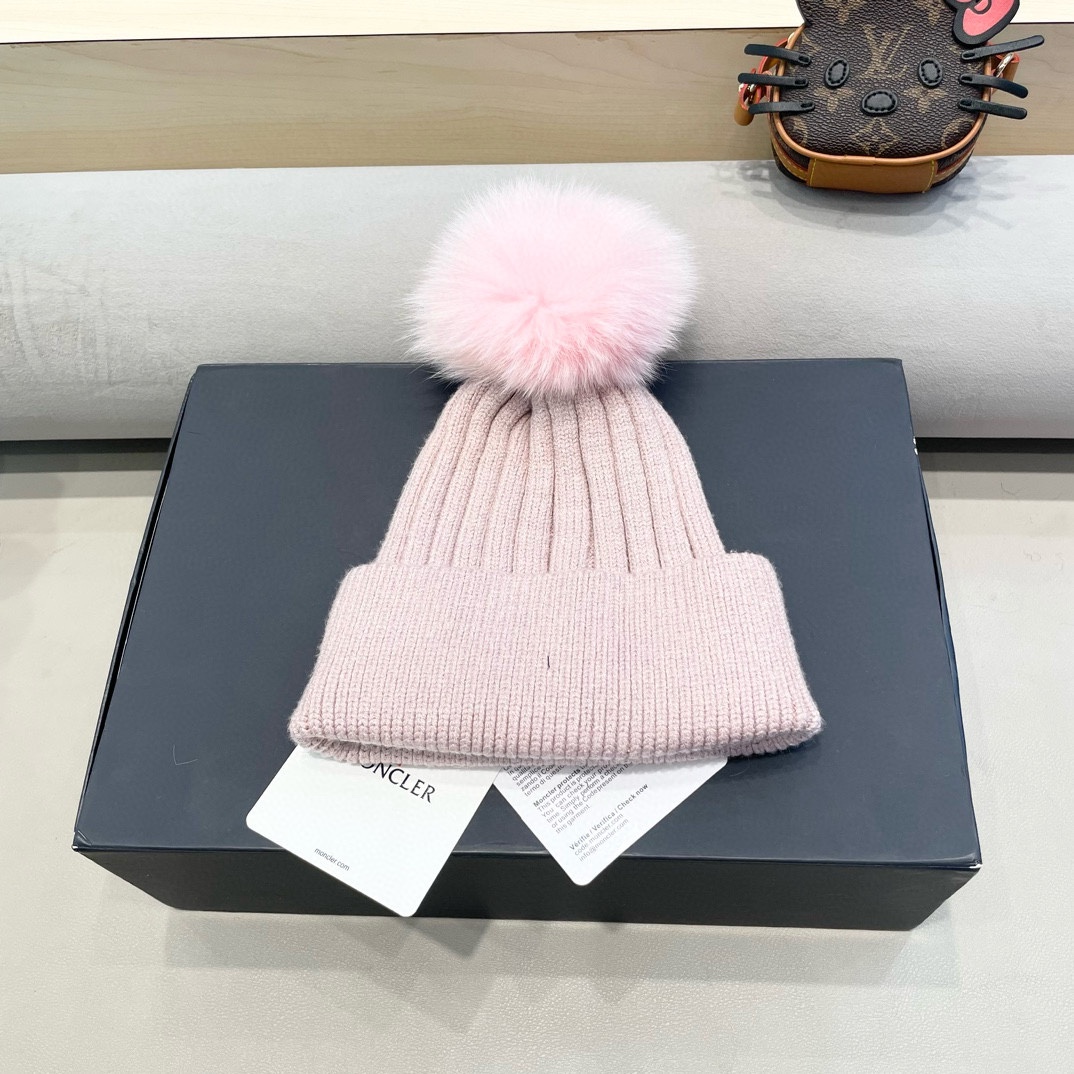  蒙口 带球针织毛线帽！小姐姐的冬日最爱～随便搭配什么衣服都好看！又减龄又显可爱的一款～颜色很多，随心百