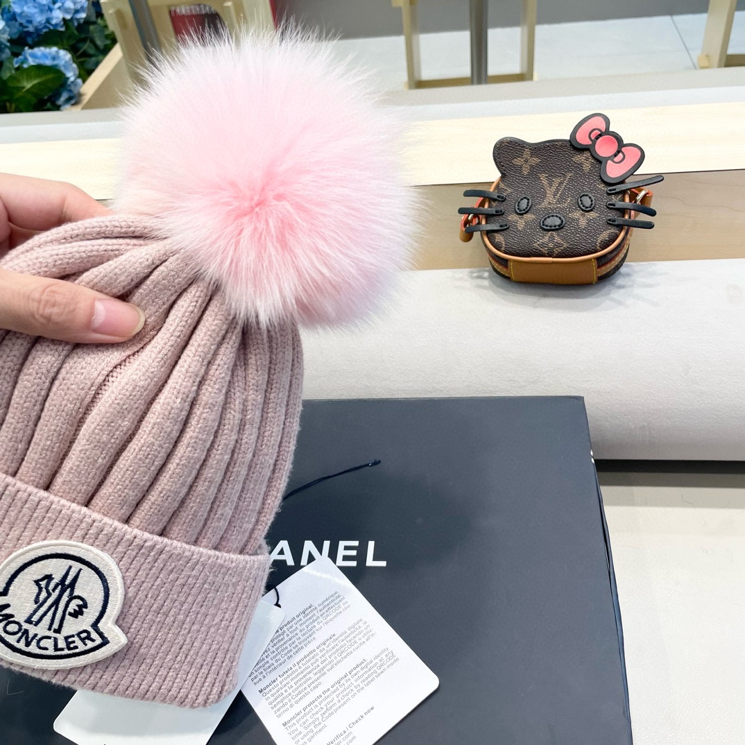  蒙口 带球针织毛线帽！小姐姐的冬日最爱～随便搭配什么衣服都好看！又减龄又显可爱的一款～颜色很多，随心百