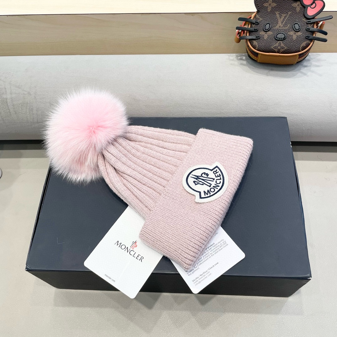  蒙口 带球针织毛线帽！小姐姐的冬日最爱～随便搭配什么衣服都好看！又减龄又显可爱的一款～颜色很多，随心百