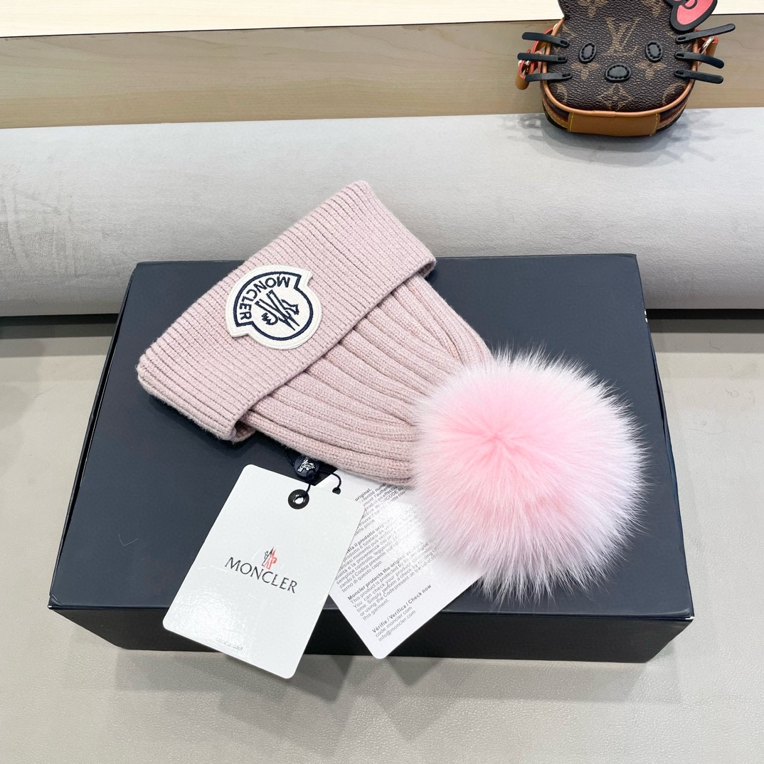  蒙口 带球针织毛线帽！小姐姐的冬日最爱～随便搭配什么衣服都好看！又减龄又显可爱的一款～颜色很多，随心百