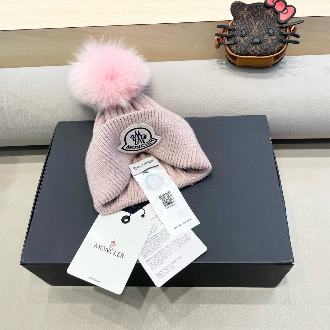  蒙口 带球针织毛线帽！小姐姐的冬日最爱～随便搭配什么衣服都好看！又减龄又显可爱的一款～颜色很多，随心百