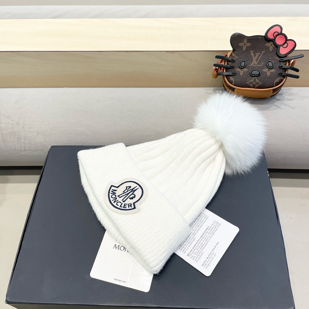  蒙口 带球针织毛线帽！小姐姐的冬日最爱～随便搭配什么衣服都好看！又减龄又显可爱的一款～颜色很多，随心百