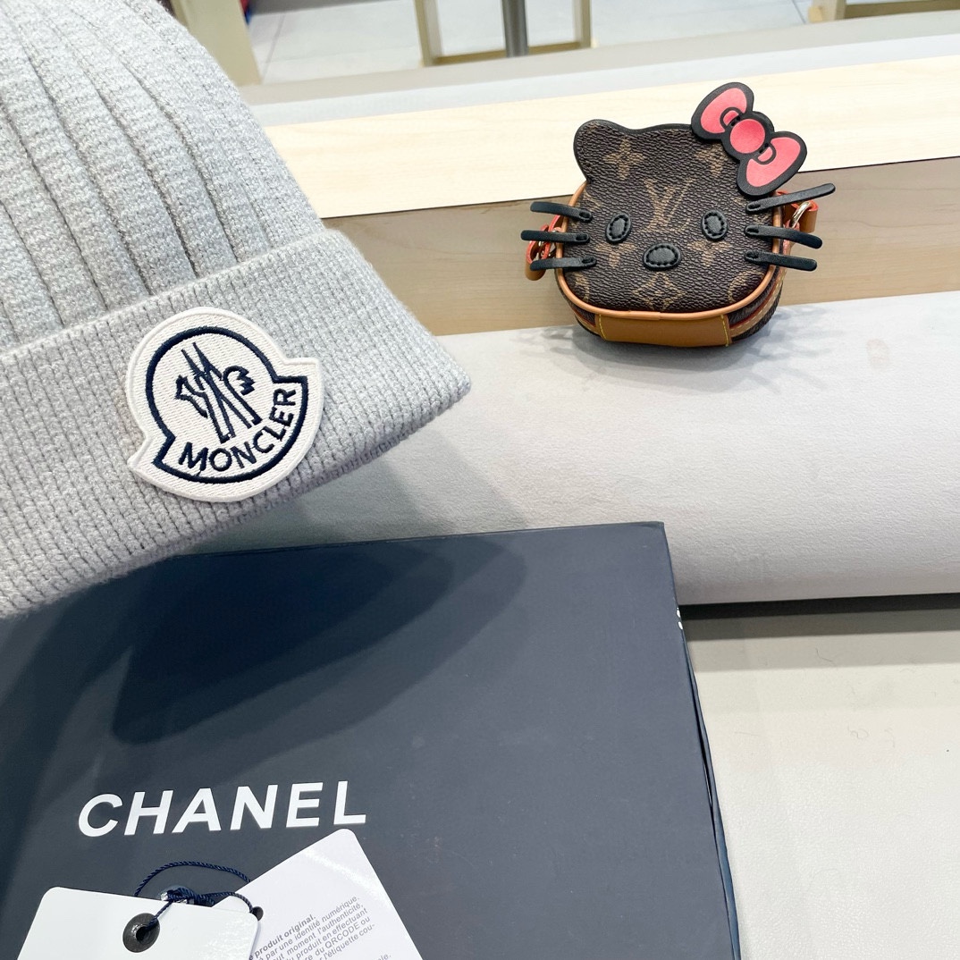  蒙口 带球针织毛线帽！小姐姐的冬日最爱～随便搭配什么衣服都好看！又减龄又显可爱的一款～颜色很多，随心百