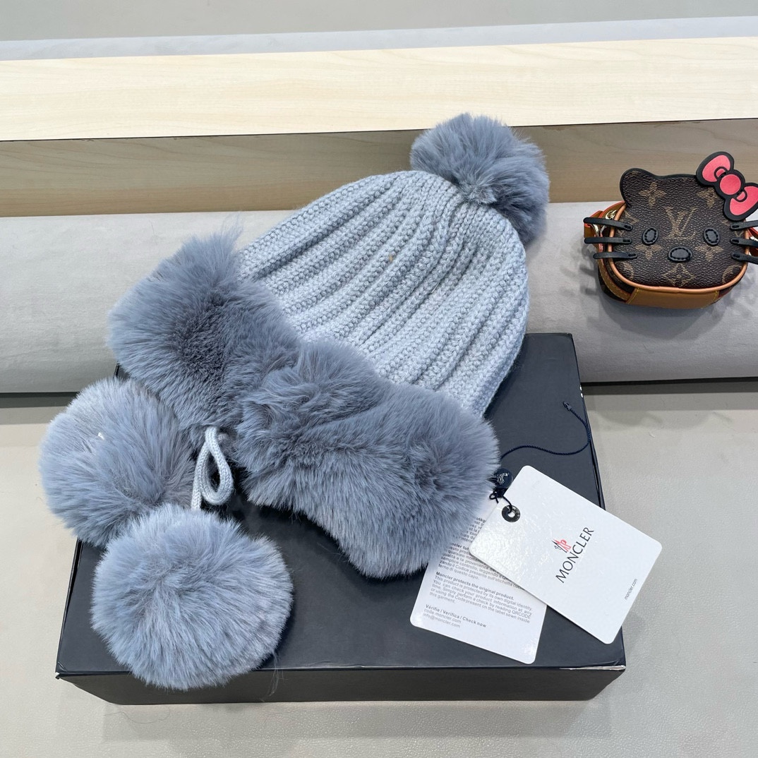 Moncler蒙口秋冬季新款加绒加厚护耳帽子户外骑行大头围显脸小可爱毛球毛线帽