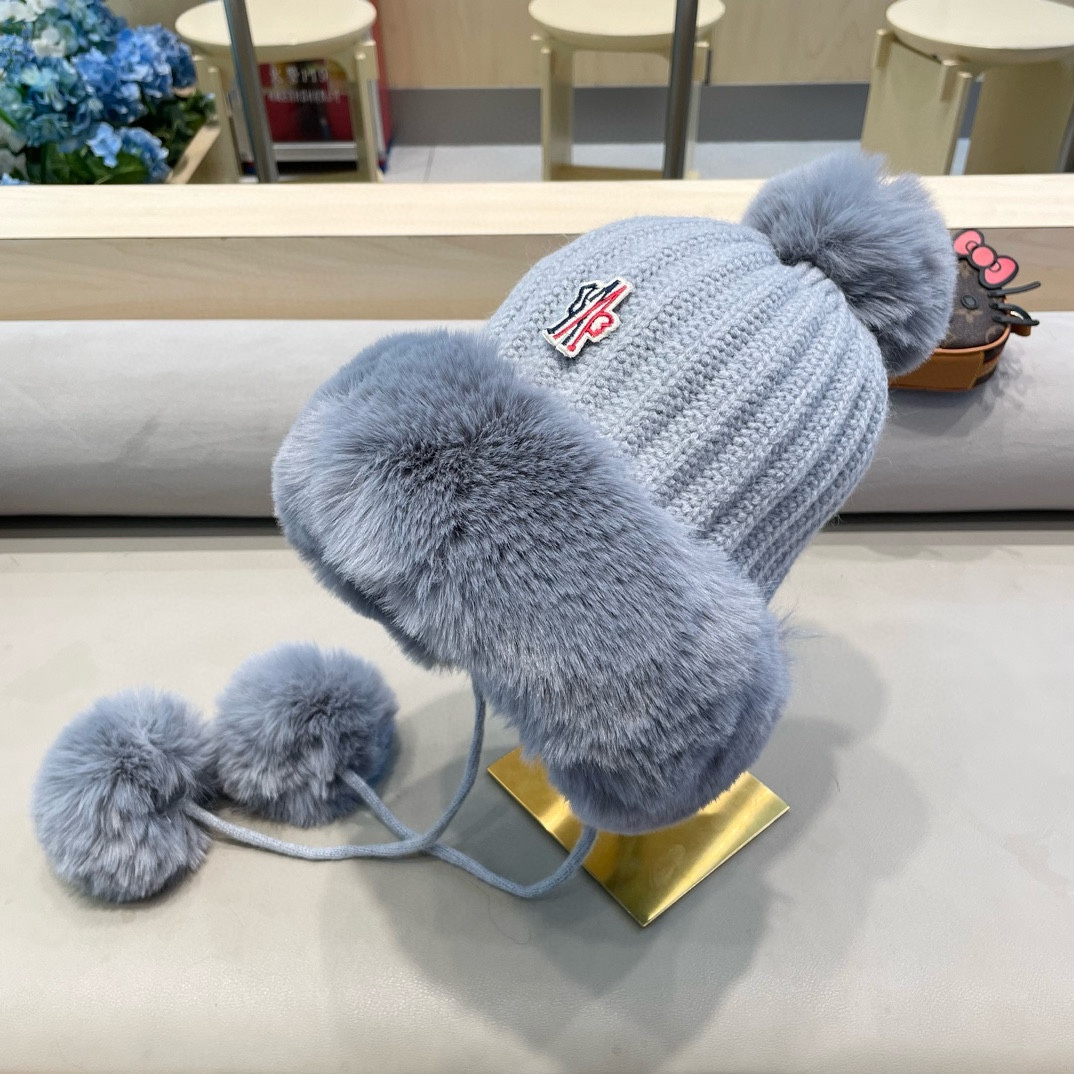 Moncler蒙口秋冬季新款加绒加厚护耳帽子户外骑行大头围显脸小可爱毛球毛线帽