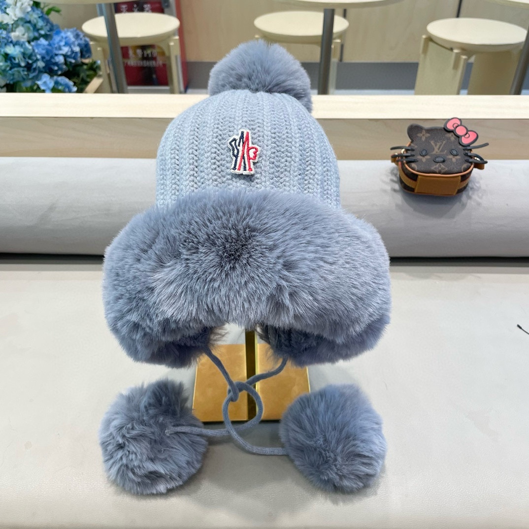 Moncler蒙口秋冬季新款加绒加厚护耳帽子户外骑行大头围显脸小可爱毛球毛线帽