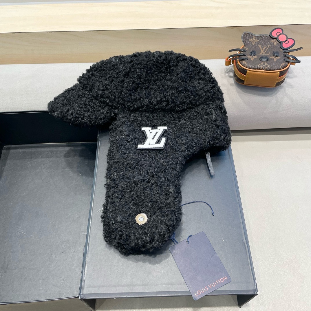  上新！路易威登 LouisVuitton羊羔毛雷锋帽女冬季加绒保暖防寒时尚包头帽围脖一体骑行护耳帽潮