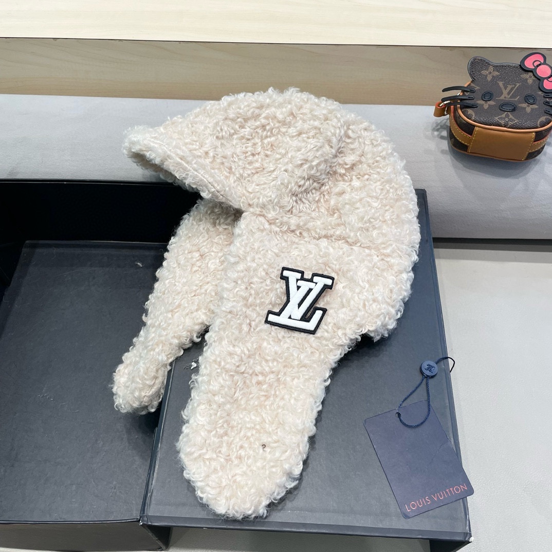  上新！路易威登 LouisVuitton羊羔毛雷锋帽女冬季加绒保暖防寒时尚包头帽围脖一体骑行护耳帽潮