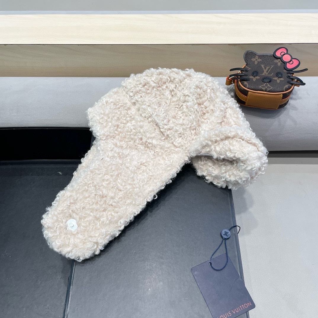  上新！路易威登 LouisVuitton羊羔毛雷锋帽女冬季加绒保暖防寒时尚包头帽围脖一体骑行护耳帽潮