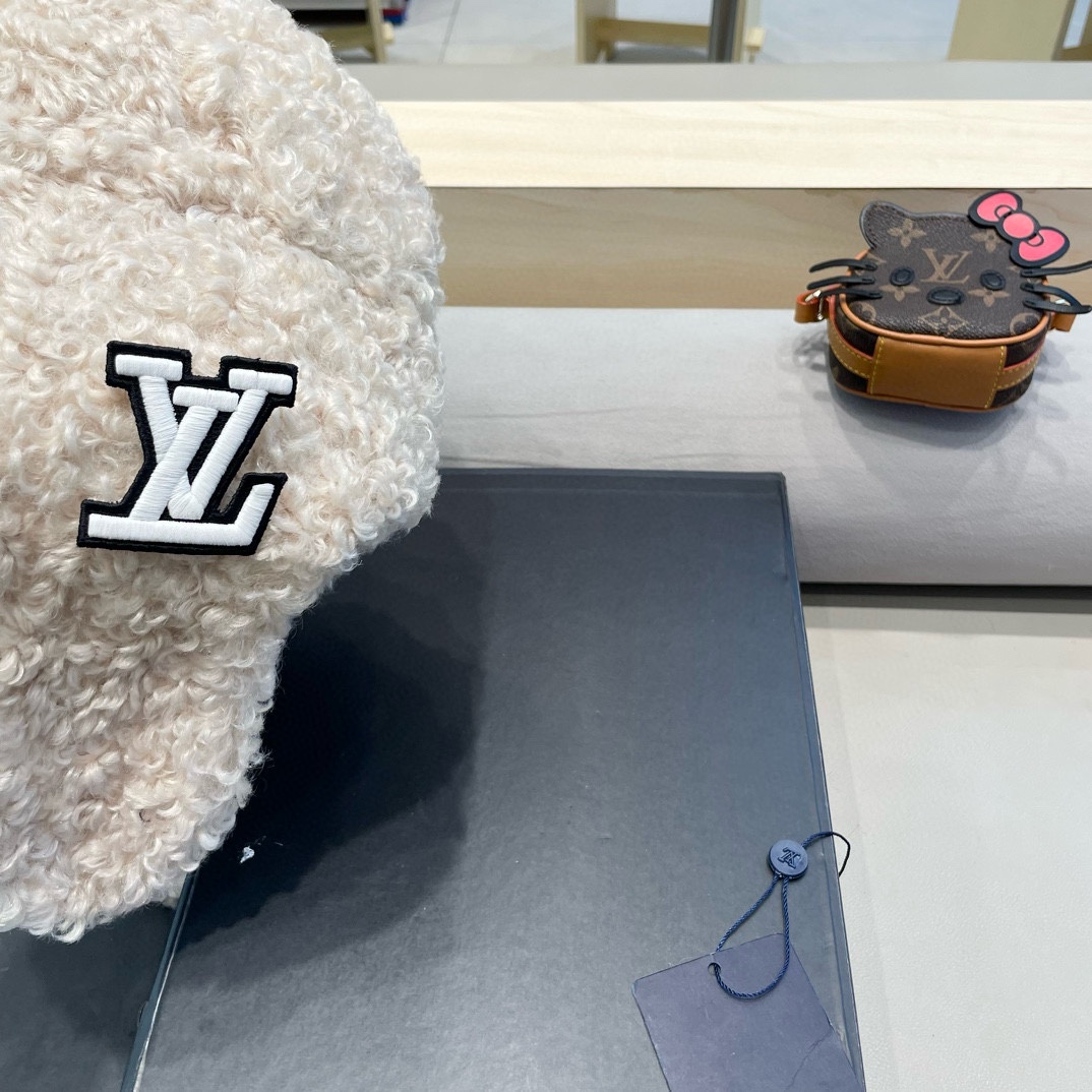  上新！路易威登 LouisVuitton羊羔毛雷锋帽女冬季加绒保暖防寒时尚包头帽围脖一体骑行护耳帽潮