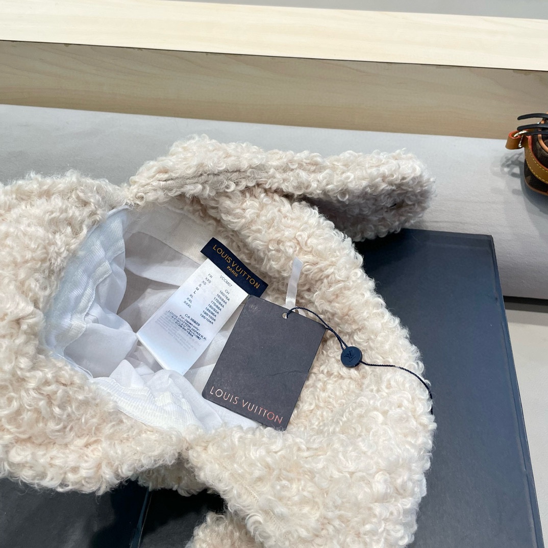  上新！路易威登 LouisVuitton羊羔毛雷锋帽女冬季加绒保暖防寒时尚包头帽围脖一体骑行护耳帽潮