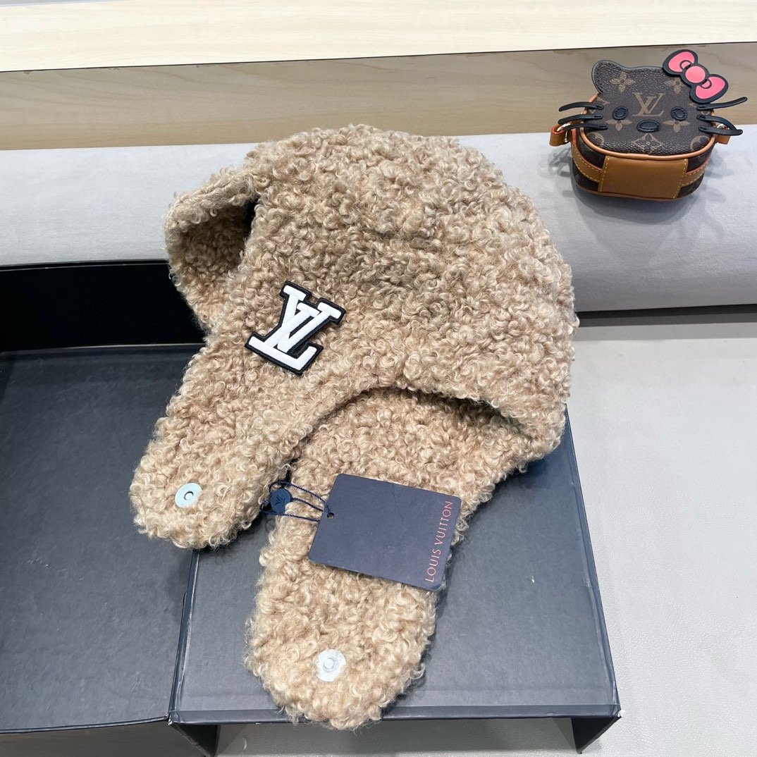  上新！路易威登 LouisVuitton羊羔毛雷锋帽女冬季加绒保暖防寒时尚包头帽围脖一体骑行护耳帽潮