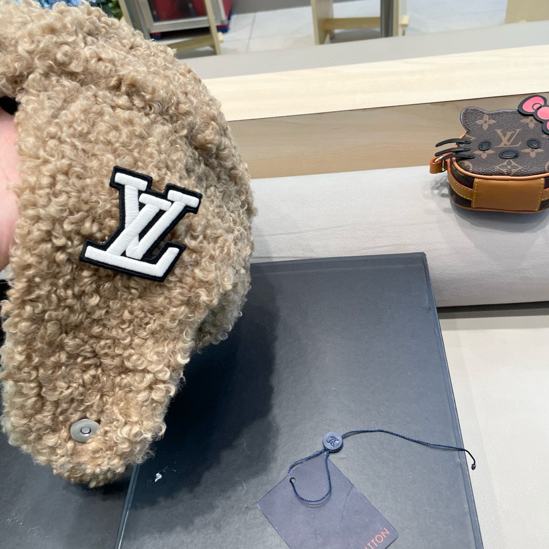  上新！路易威登 LouisVuitton羊羔毛雷锋帽女冬季加绒保暖防寒时尚包头帽围脖一体骑行护耳帽潮