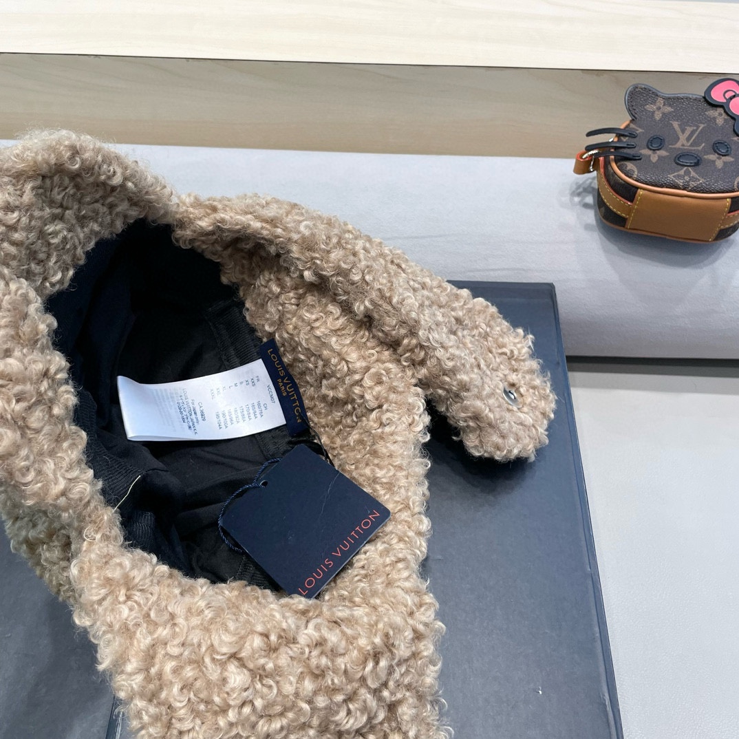  上新！路易威登 LouisVuitton羊羔毛雷锋帽女冬季加绒保暖防寒时尚包头帽围脖一体骑行护耳帽潮
