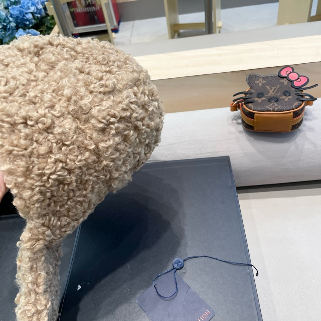  上新！路易威登 LouisVuitton羊羔毛雷锋帽女冬季加绒保暖防寒时尚包头帽围脖一体骑行护耳帽潮