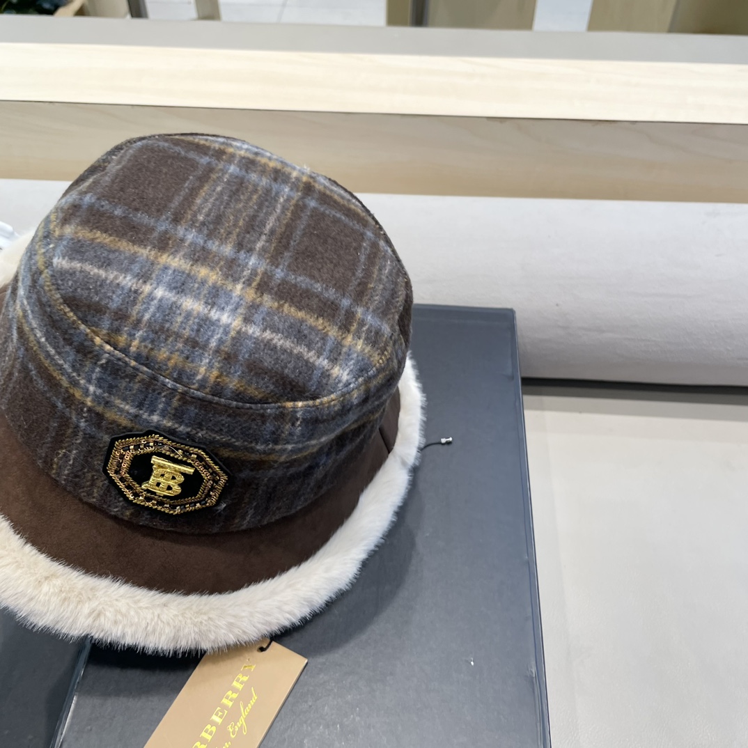 巴宝莉Burberry2024新款复古格子渔夫帽秋冬季毛呢加厚保暖护耳帽防寒毛绒盆帽潮