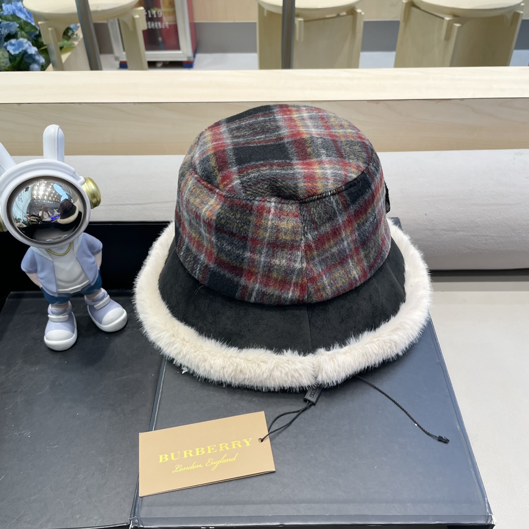  巴宝莉Burberry2024新款复古格子渔夫帽秋冬季毛呢加厚保暖护耳帽防寒毛绒盆帽潮