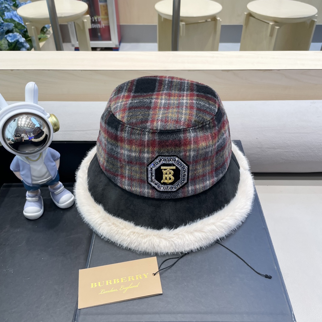 巴宝莉Burberry2024新款复古格子渔夫帽秋冬季毛呢加厚保暖护耳帽防寒毛绒盆帽潮
