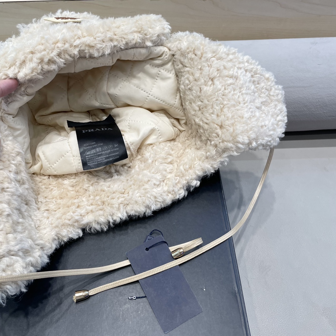  普拉达Prada羊羔毛护耳帽子雷锋帽保暖飞行帽子女秋冬高级感2024新款滑雪帽潮