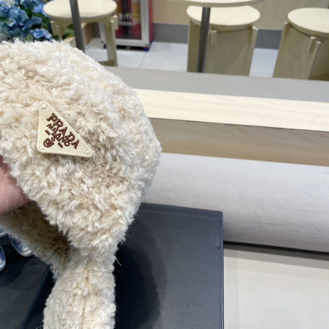  普拉达Prada羊羔毛护耳帽子雷锋帽保暖飞行帽子女秋冬高级感2024新款滑雪帽潮