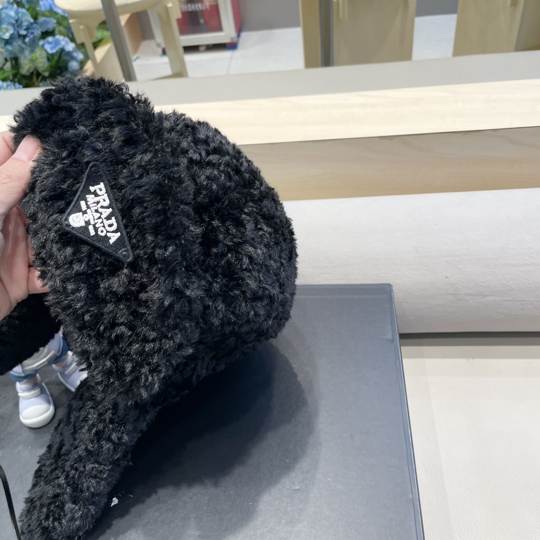  普拉达Prada羊羔毛护耳帽子雷锋帽保暖飞行帽子女秋冬高级感2024新款滑雪帽潮