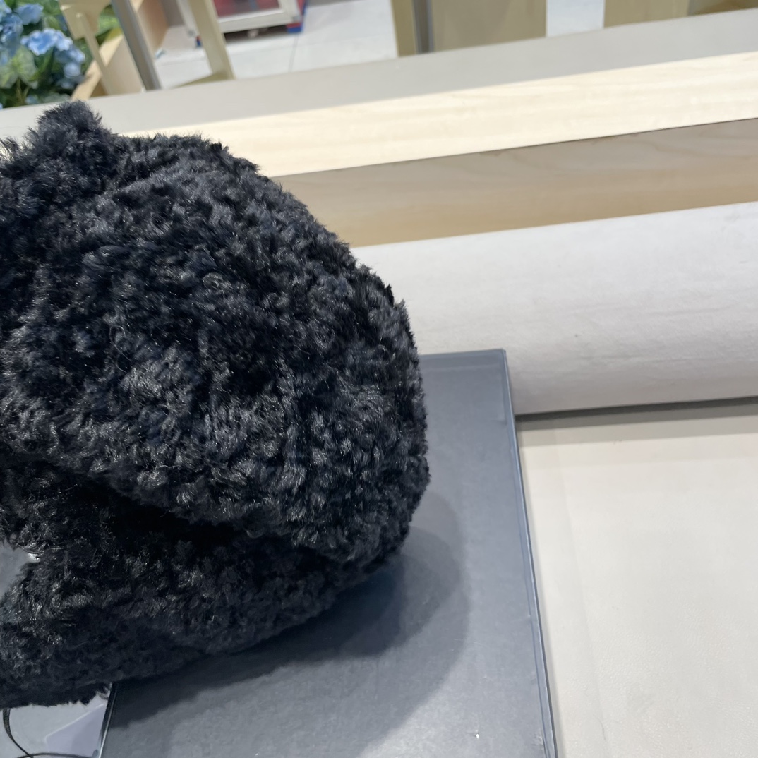  普拉达Prada羊羔毛护耳帽子雷锋帽保暖飞行帽子女秋冬高级感2024新款滑雪帽潮