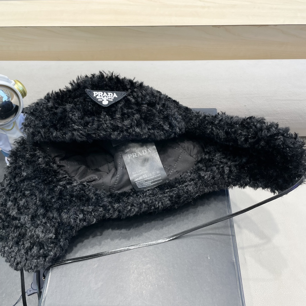  普拉达Prada羊羔毛护耳帽子雷锋帽保暖飞行帽子女秋冬高级感2024新款滑雪帽潮