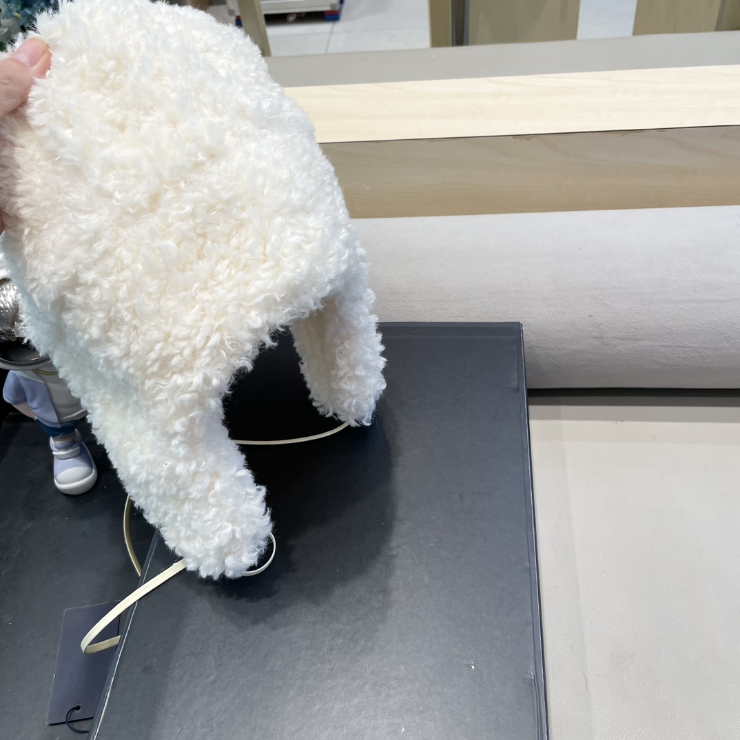  普拉达Prada羊羔毛护耳帽子雷锋帽保暖飞行帽子女秋冬高级感2024新款滑雪帽潮