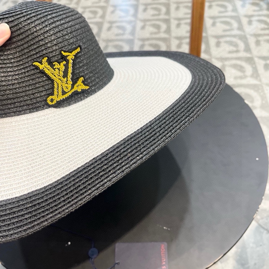  LV 路易威登2024新款草编遮阳大帽檐草帽🤩沙滩风格，简约大方，百搭单品～外出首选，新款帽型超美腻，