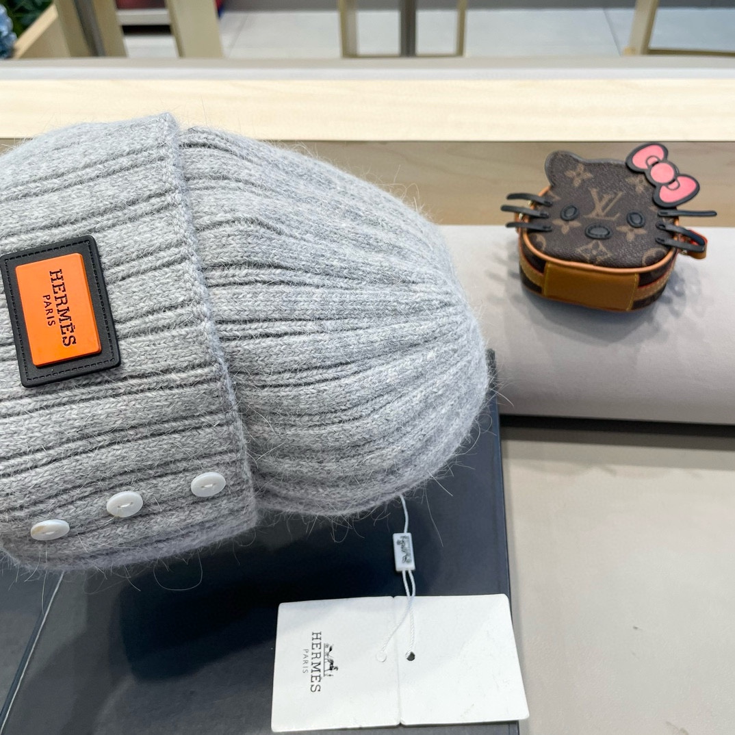 爱马仕Hermes设计师联名款破洞纽扣毛线帽保暖护耳帽百搭针织帽