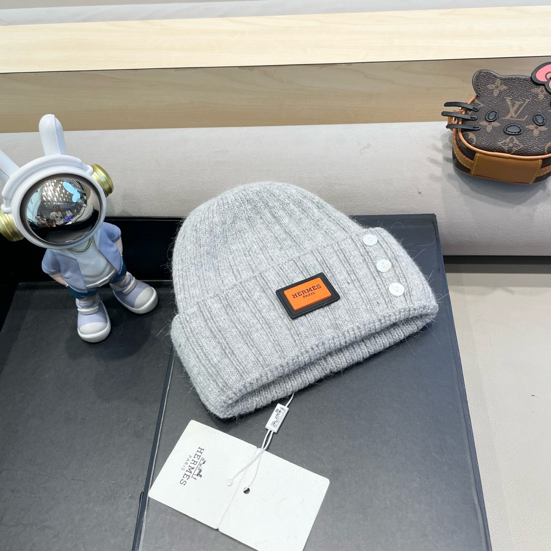 爱马仕Hermes设计师联名款破洞纽扣毛线帽保暖护耳帽百搭针织帽