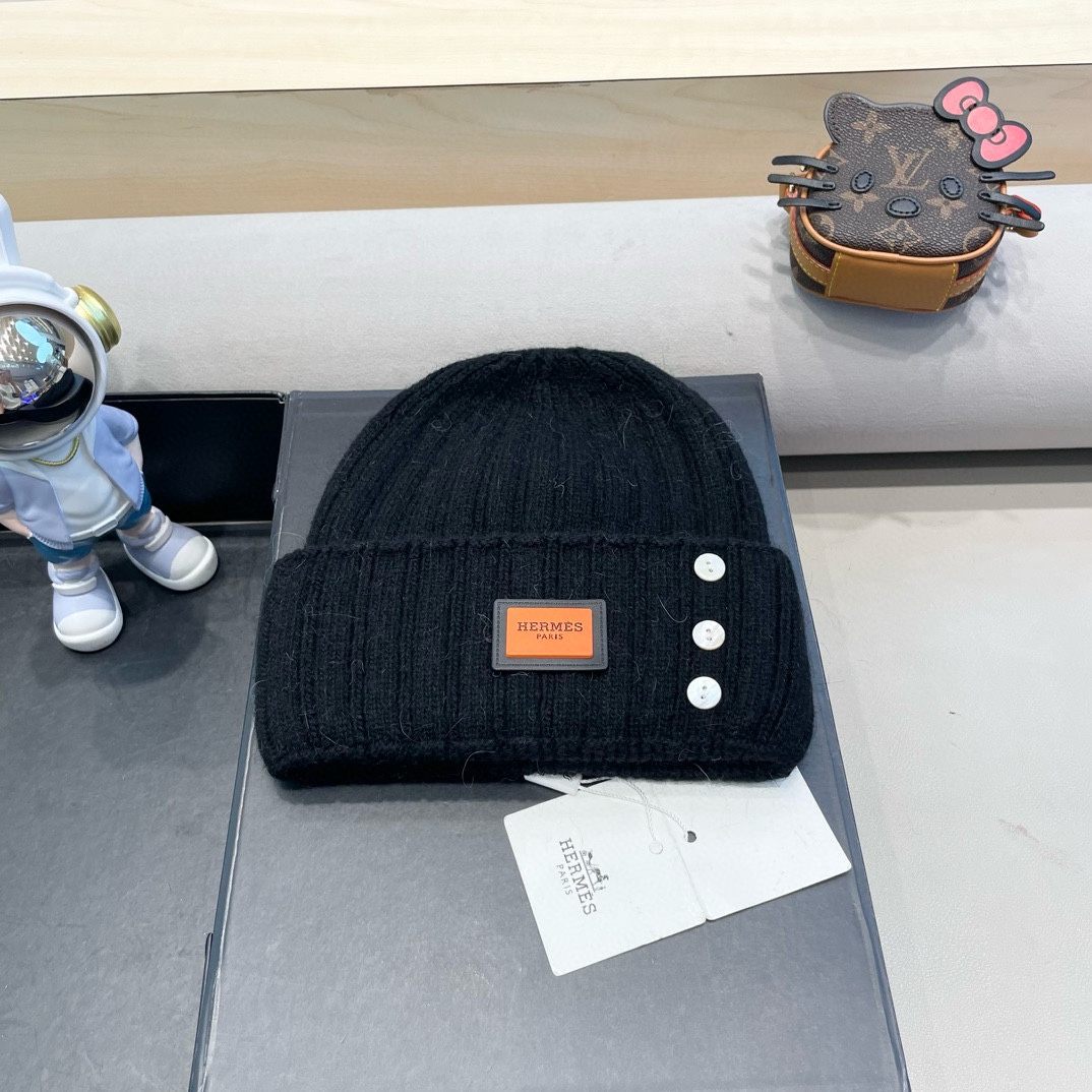 爱马仕Hermes设计师联名款破洞纽扣毛线帽保暖护耳帽百搭针织帽