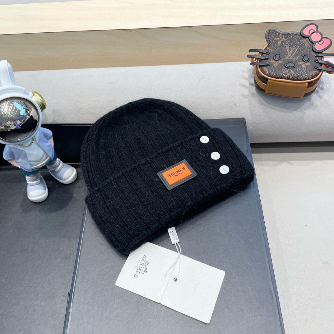 爱马仕Hermes设计师联名款破洞纽扣毛线帽保暖护耳帽百搭针织帽