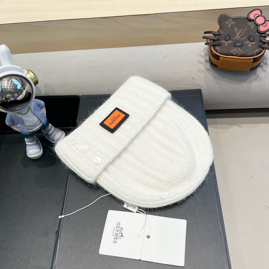 爱马仕Hermes设计师联名款破洞纽扣毛线帽保暖护耳帽百搭针织帽