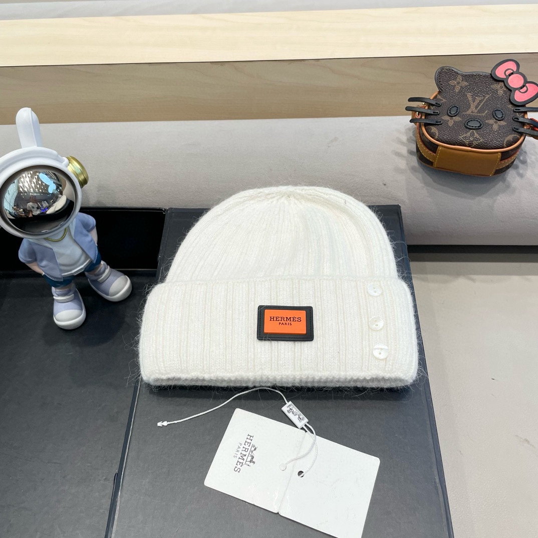 爱马仕Hermes设计师联名款破洞纽扣毛线帽保暖护耳帽百搭针织帽
