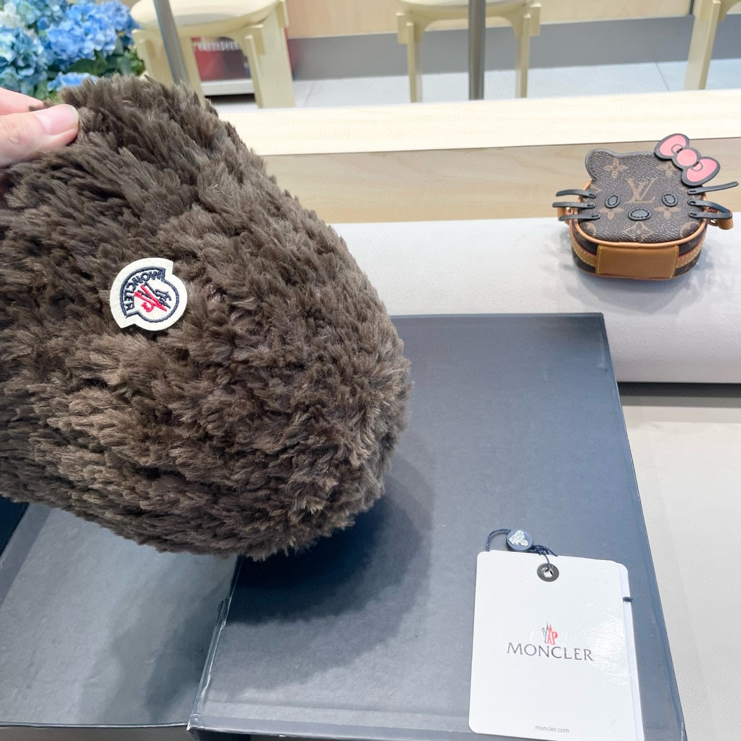 moncler毛绒渔夫帽女秋冬季保暖包头显脸小复古白色毛毛帽子大头围针织帽