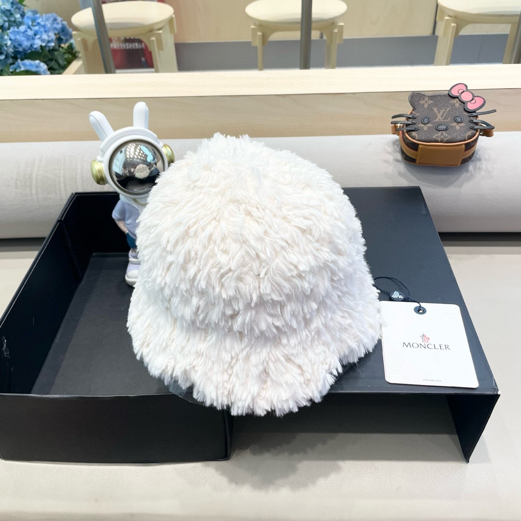moncler毛绒渔夫帽女秋冬季保暖包头显脸小复古白色毛毛帽子大头围针织帽