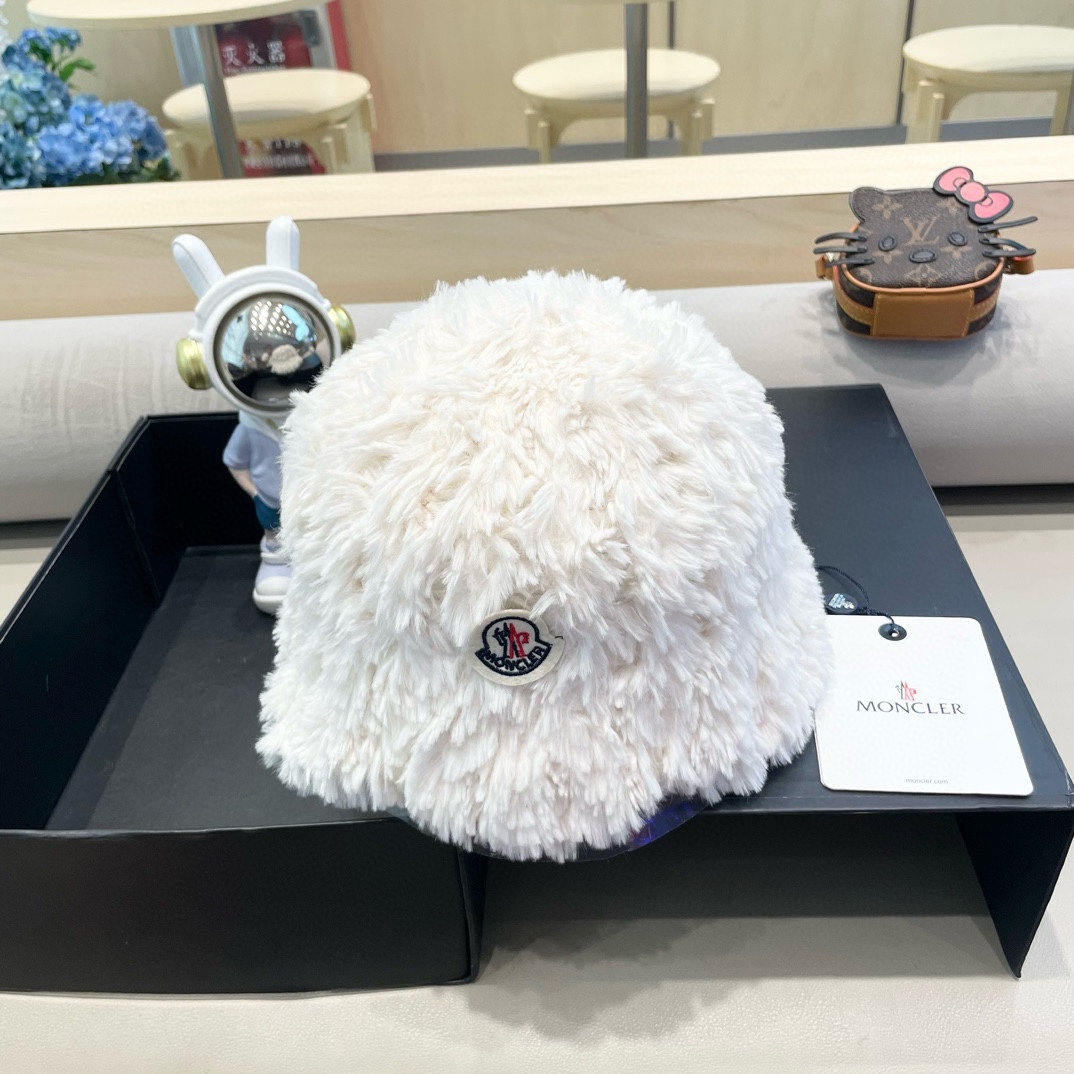 moncler毛绒渔夫帽女秋冬季保暖包头显脸小复古白色毛毛帽子大头围针织帽