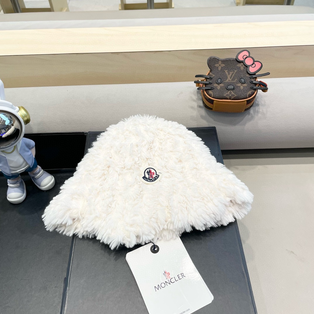 moncler毛绒渔夫帽女秋冬季保暖包头显脸小复古白色毛毛帽子大头围针织帽