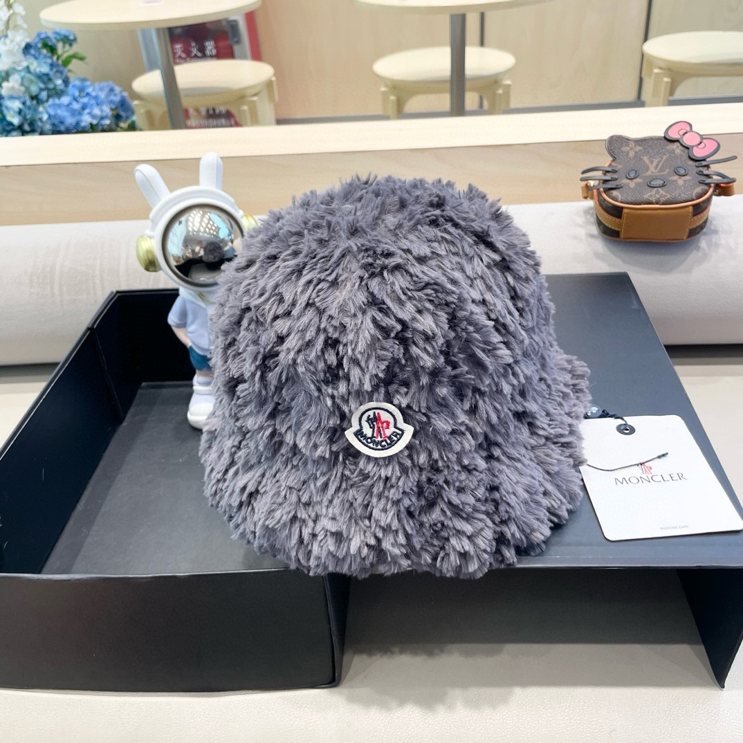moncler毛绒渔夫帽女秋冬季保暖包头显脸小复古白色毛毛帽子大头围针织帽