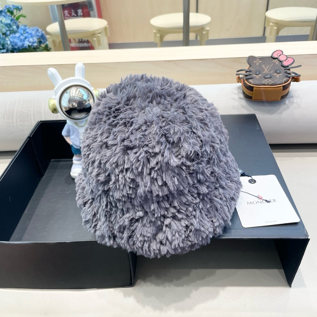 moncler毛绒渔夫帽女秋冬季保暖包头显脸小复古白色毛毛帽子大头围针织帽