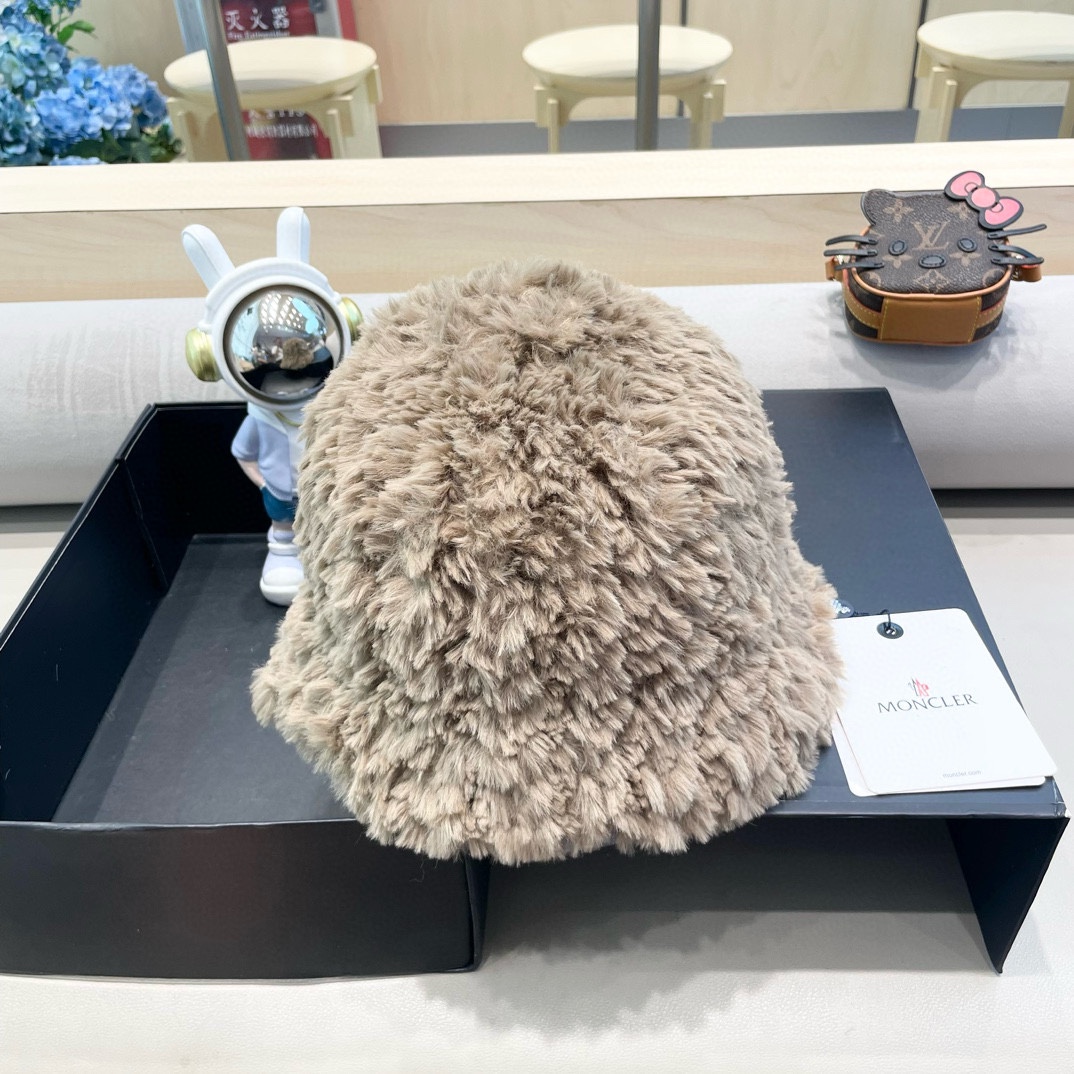 moncler毛绒渔夫帽女秋冬季保暖包头显脸小复古白色毛毛帽子大头围针织帽