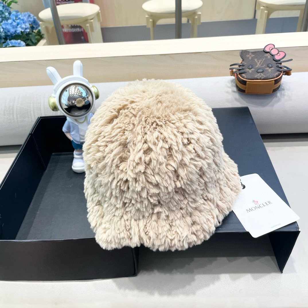 moncler毛绒渔夫帽女秋冬季保暖包头显脸小复古白色毛毛帽子大头围针织帽